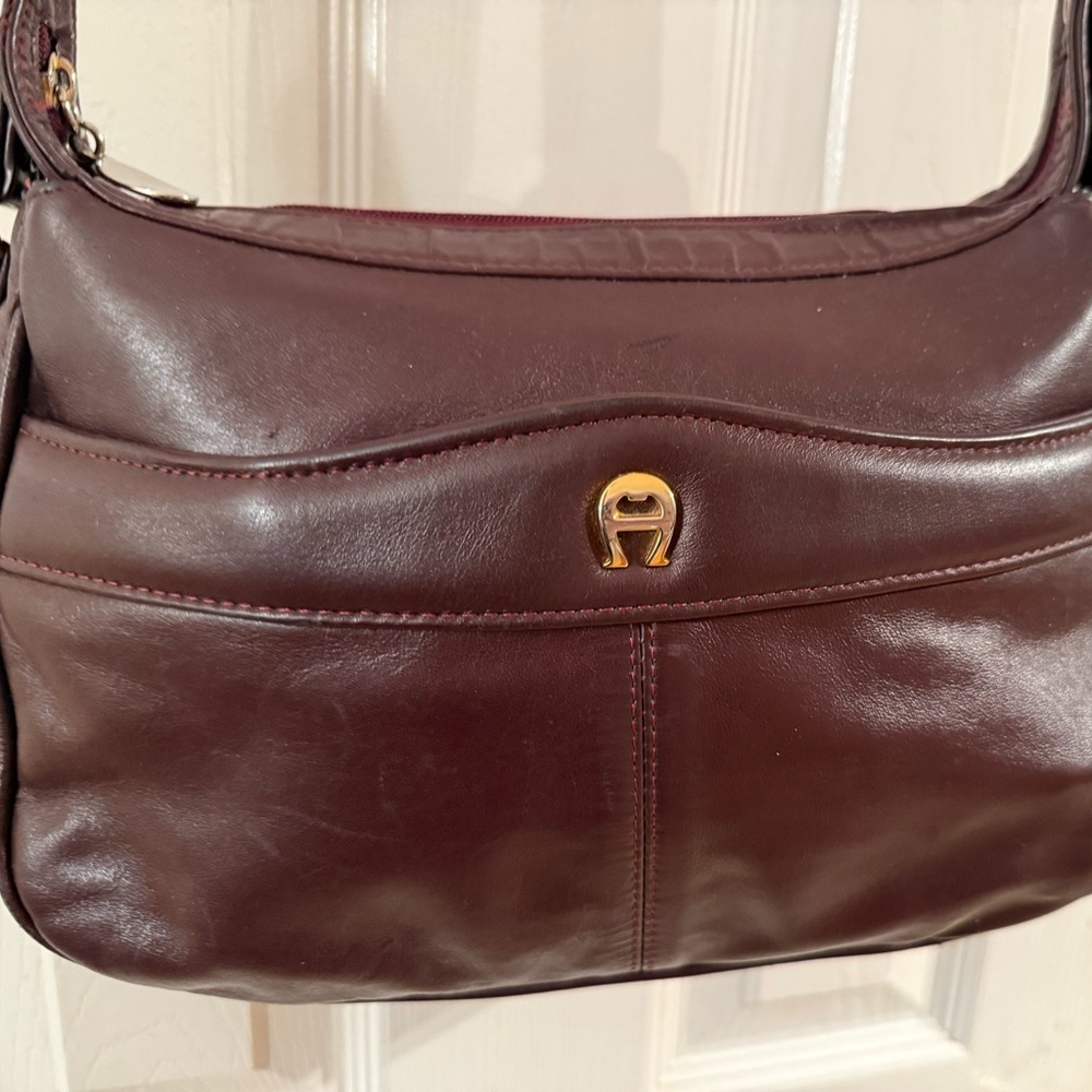 VINTAGE ETIENNE AIGNER LEATHER. CROSSBODY STYLE BAG BURGUNDY BAG